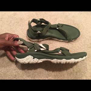 Women’s TEVA Sandal US 9 Olive Green